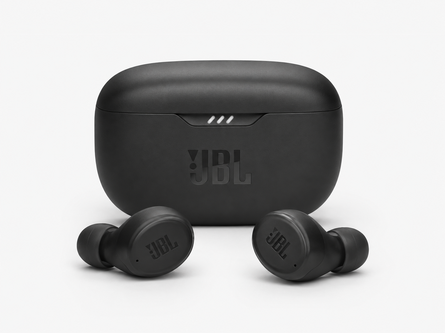 אוזניות JBL Wave 200TWS אלחוטיות לצד מארז הטעינה