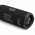 תקריב של הכפתורים והמרקם החיצוני ברמקול JBL Flip 6